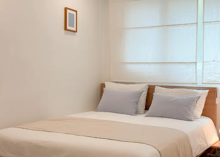 신규오픈, 웨스트 서울 모던스테이, 도심속 힐링, 2br, 홍대 명동 이동편리, 공항버스 3분, 최대 4인 *