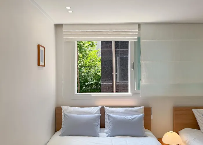 Апартаменты 신규오픈, 웨스트 서울 모던스테이, 도심속 힐링, 2br, 홍대 명동 이동편리, 공항버스 3분, 최대 4인