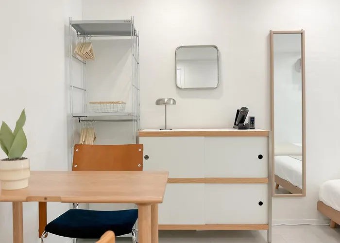 신규오픈, 웨스트 서울 모던스테이, 도심속 힐링, 2br, 홍대 명동 이동편리, 공항버스 3분, 최대 4인 * Сеул
