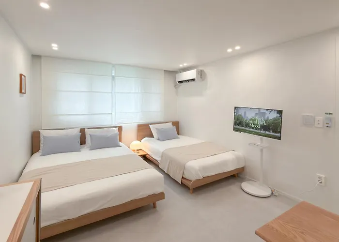 신규오픈, 웨스트 서울 모던스테이, 도심속 힐링, 2br, 홍대 명동 이동편리, 공항버스 3분, 최대 4인