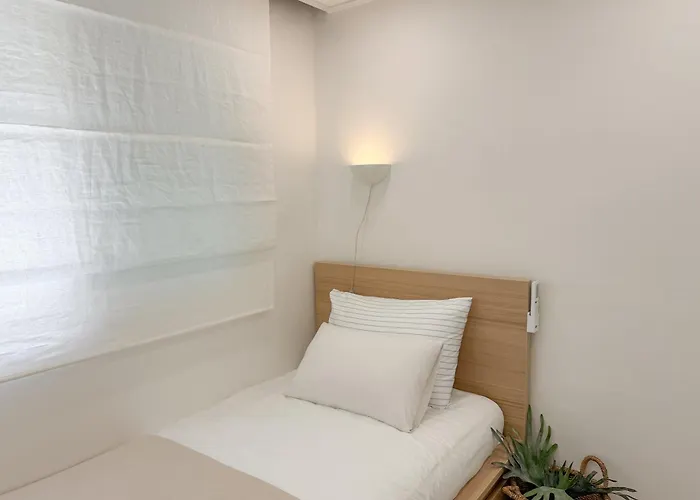 Апартаменты 신규오픈, 웨스트 서울 모던스테이, 도심속 힐링, 2br, 홍대 명동 이동편리, 공항버스 3분, 최대 4인 *