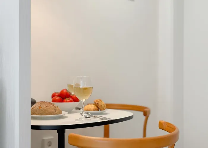 신규오픈, 웨스트 서울 모던스테이, 도심속 힐링, 2br, 홍대 명동 이동편리, 공항버스 3분, 최대 4인 Апартаменты *