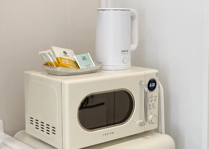 신규오픈, 웨스트 서울 모던스테이, 도심속 힐링, 2br, 홍대 명동 이동편리, 공항버스 3분, 최대 4인 Апартаменты