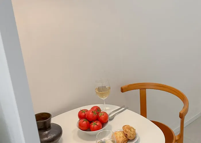 신규오픈, 웨스트 서울 모던스테이, 도심속 힐링, 2br, 홍대 명동 이동편리, 공항버스 3분, 최대 4인 *