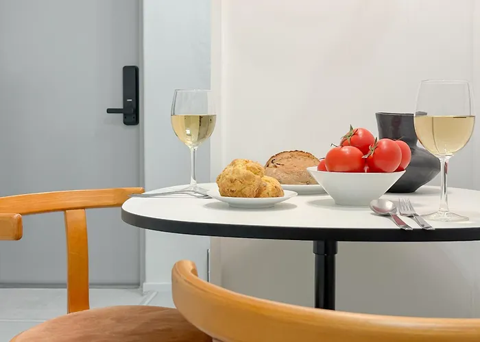 Апартаменты 신규오픈, 웨스트 서울 모던스테이, 도심속 힐링, 2br, 홍대 명동 이동편리, 공항버스 3분, 최대 4인 Сеул
