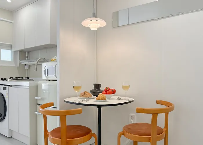신규오픈, 웨스트 서울 모던스테이, 도심속 힐링, 2br, 홍대 명동 이동편리, 공항버스 3분, 최대 4인 Сеул