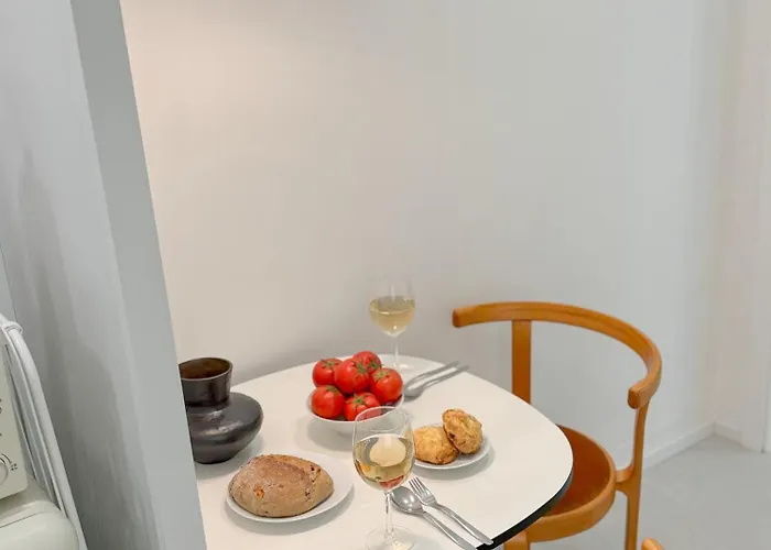 신규오픈, 웨스트 서울 모던스테이, 도심속 힐링, 2br, 홍대 명동 이동편리, 공항버스 3분, 최대 4인 *