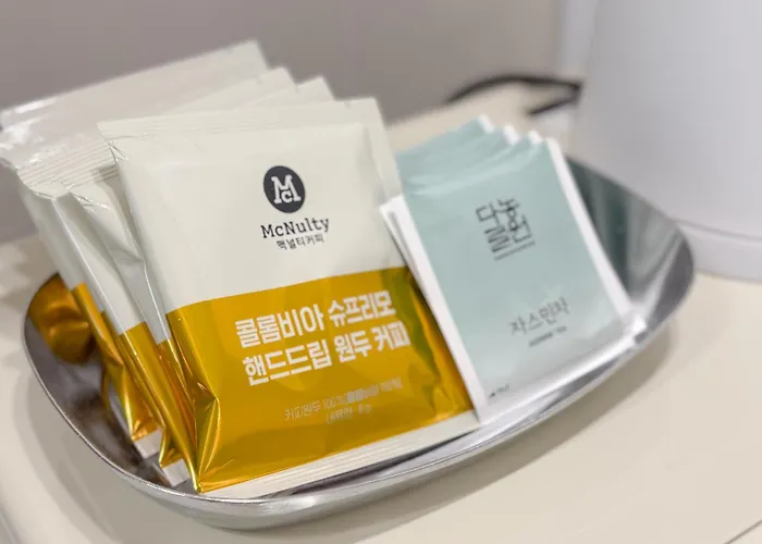 신규오픈, 웨스트 서울 모던스테이, 도심속 힐링, 2br, 홍대 명동 이동편리, 공항버스 3분, 최대 4인 Сеул