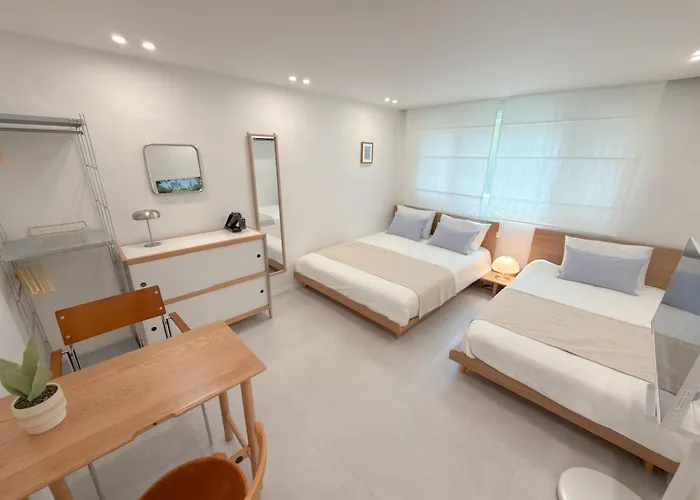 신규오픈, 웨스트 서울 모던스테이, 도심속 힐링, 2br, 홍대 명동 이동편리, 공항버스 3분, 최대 4인 * Сеул