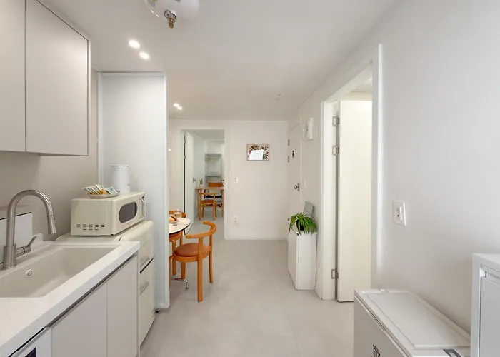 신규오픈, 웨스트 서울 모던스테이, 도심속 힐링, 2br, 홍대 명동 이동편리, 공항버스 3분, 최대 4인 Апартаменты *