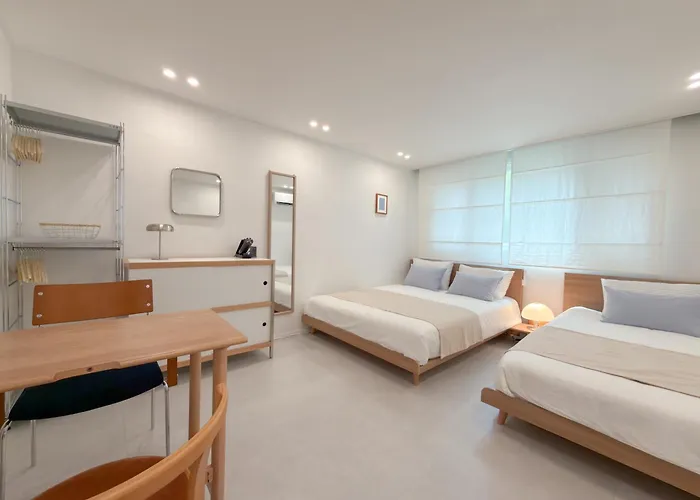 신규오픈, 웨스트 서울 모던스테이, 도심속 힐링, 2br, 홍대 명동 이동편리, 공항버스 3분, 최대 4인 * Сеул