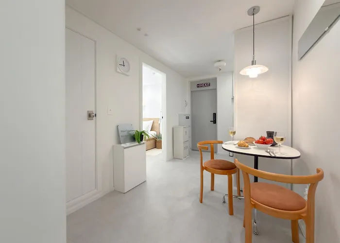 Апартаменты 신규오픈, 웨스트 서울 모던스테이, 도심속 힐링, 2br, 홍대 명동 이동편리, 공항버스 3분, 최대 4인 Сеул
