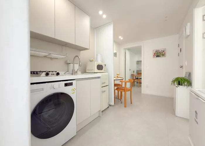 Апартаменты 신규오픈, 웨스트 서울 모던스테이, 도심속 힐링, 2br, 홍대 명동 이동편리, 공항버스 3분, 최대 4인