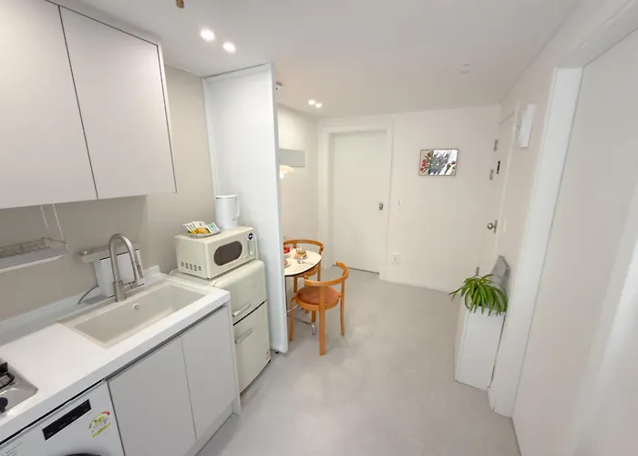 Апартаменты 신규오픈, 웨스트 서울 모던스테이, 도심속 힐링, 2br, 홍대 명동 이동편리, 공항버스 3분, 최대 4인 Сеул