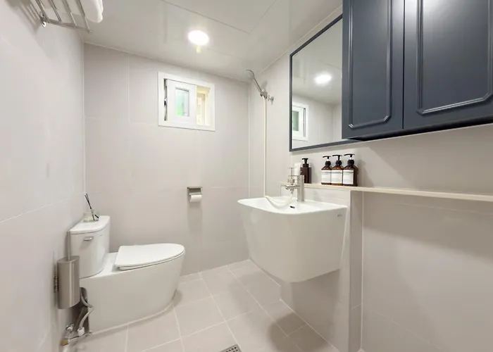 Апартаменты 신규오픈, 웨스트 서울 모던스테이, 도심속 힐링, 2br, 홍대 명동 이동편리, 공항버스 3분, 최대 4인
