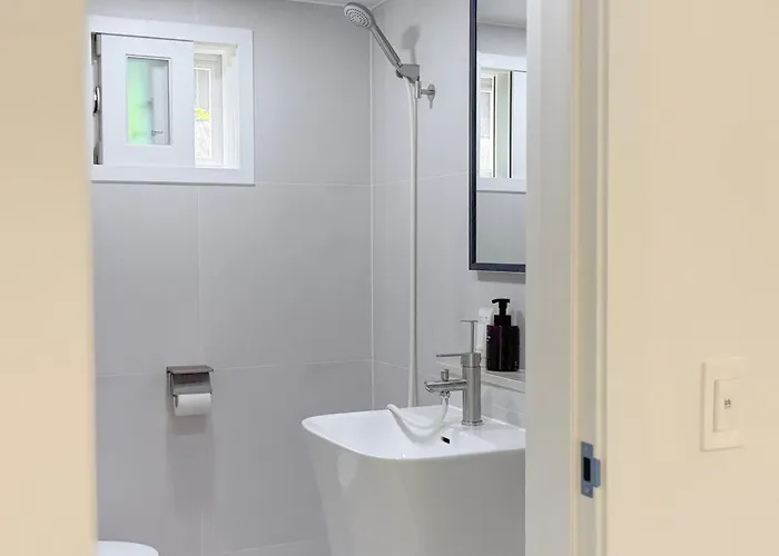 신규오픈, 웨스트 서울 모던스테이, 도심속 힐링, 2br, 홍대 명동 이동편리, 공항버스 3분, 최대 4인 *