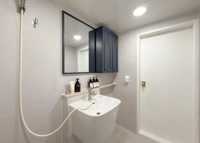 Апартаменты 신규오픈, 웨스트 서울 모던스테이, 도심속 힐링, 2br, 홍대 명동 이동편리, 공항버스 3분, 최대 4인 Сеул