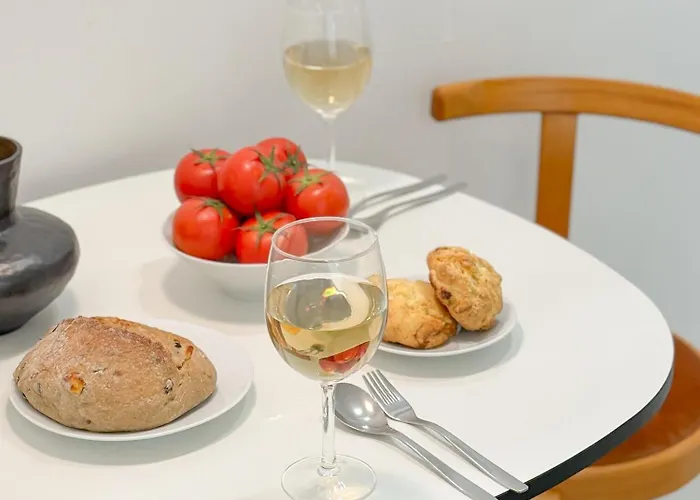 신규오픈, 웨스트 서울 모던스테이, 도심속 힐링, 2br, 홍대 명동 이동편리, 공항버스 3분, 최대 4인
