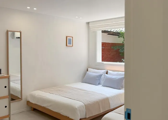 신규오픈, 웨스트 서울 모던스테이, 도심속 힐링, 2br, 홍대 명동 이동편리, 공항버스 3분, 최대 4인 Сеул
