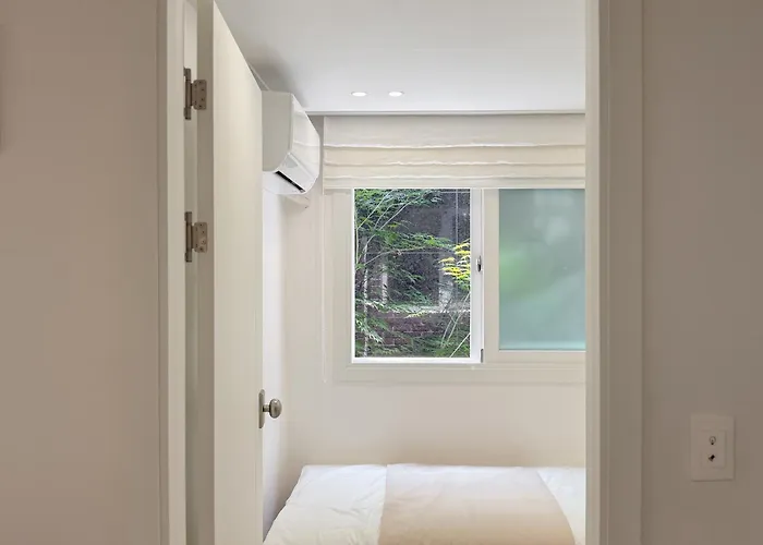 신규오픈, 웨스트 서울 모던스테이, 도심속 힐링, 2br, 홍대 명동 이동편리, 공항버스 3분, 최대 4인 *