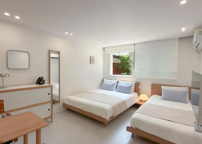 신규오픈, 웨스트 서울 모던스테이, 도심속 힐링, 2br, 홍대 명동 이동편리, 공항버스 3분, 최대 4인 Апартаменты Сеул