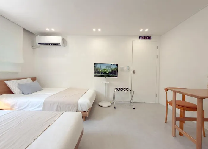 Апартаменты 신규오픈, 웨스트 서울 모던스테이, 도심속 힐링, 2br, 홍대 명동 이동편리, 공항버스 3분, 최대 4인 Сеул