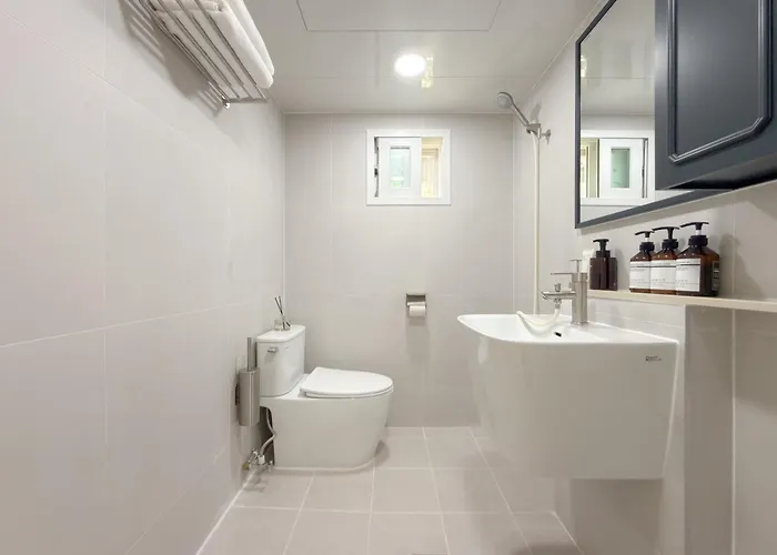 신규오픈, 웨스트 서울 모던스테이, 도심속 힐링, 2br, 홍대 명동 이동편리, 공항버스 3분, 최대 4인 Сеул